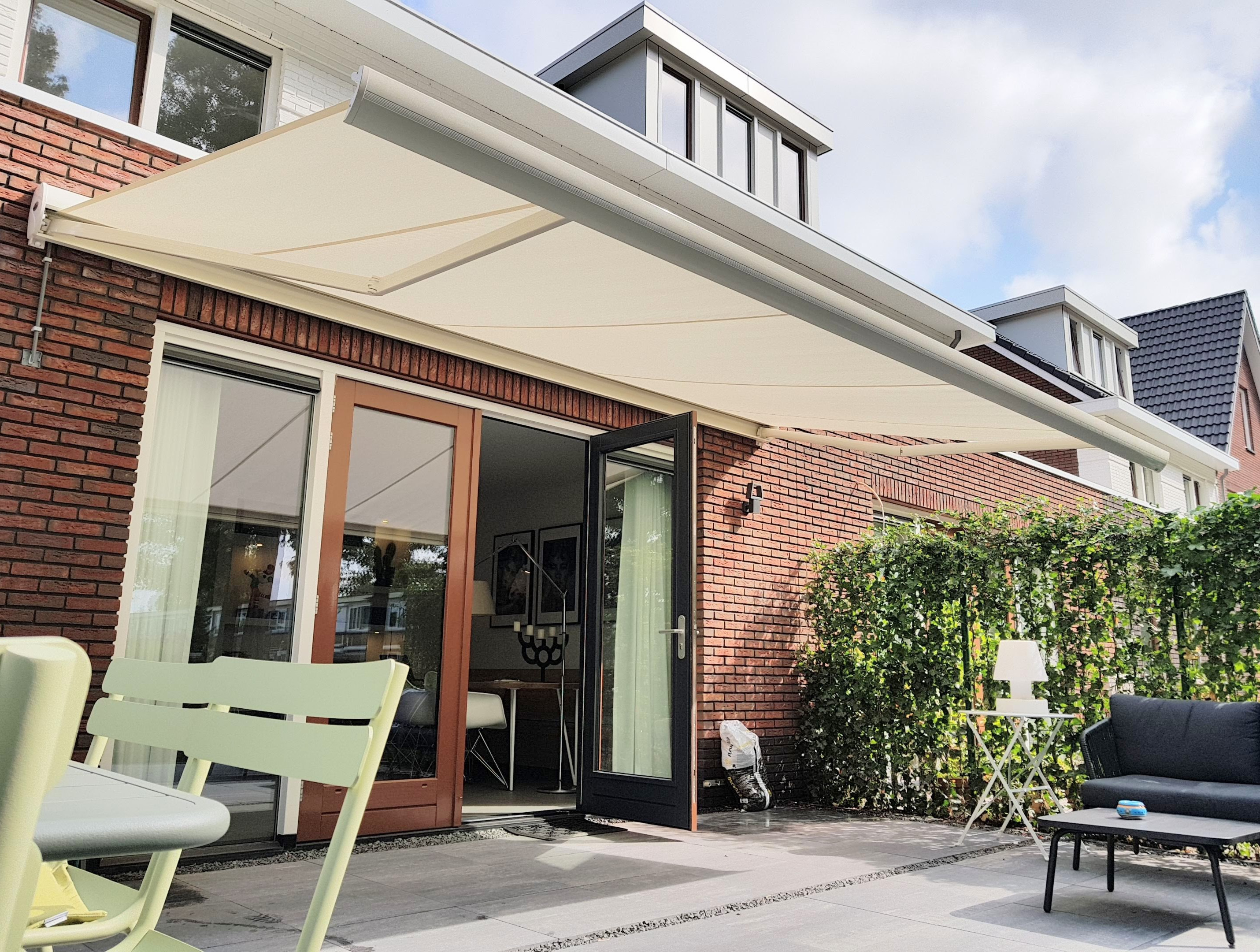 Voor het terras