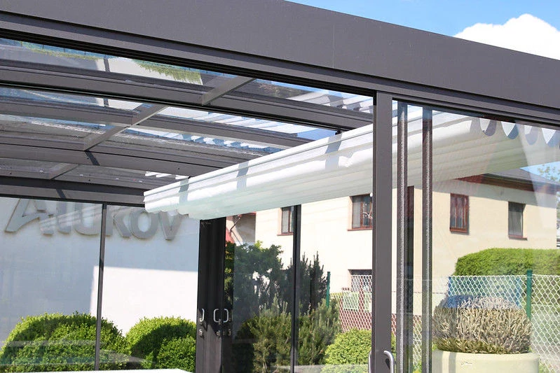 geopende-geintegreerde-zonweringsysteem-pergola-venti
